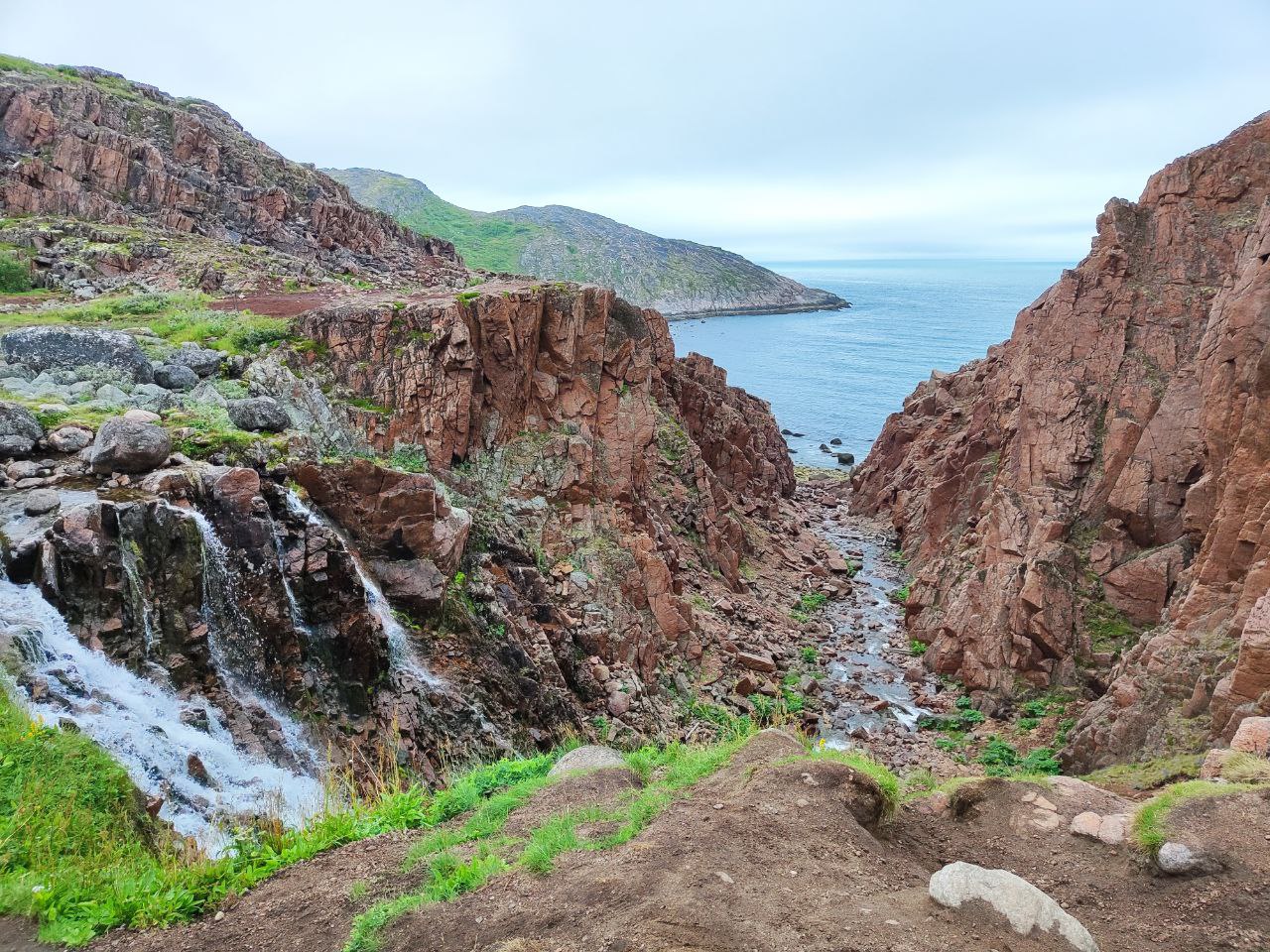 Батарейский водопад летом